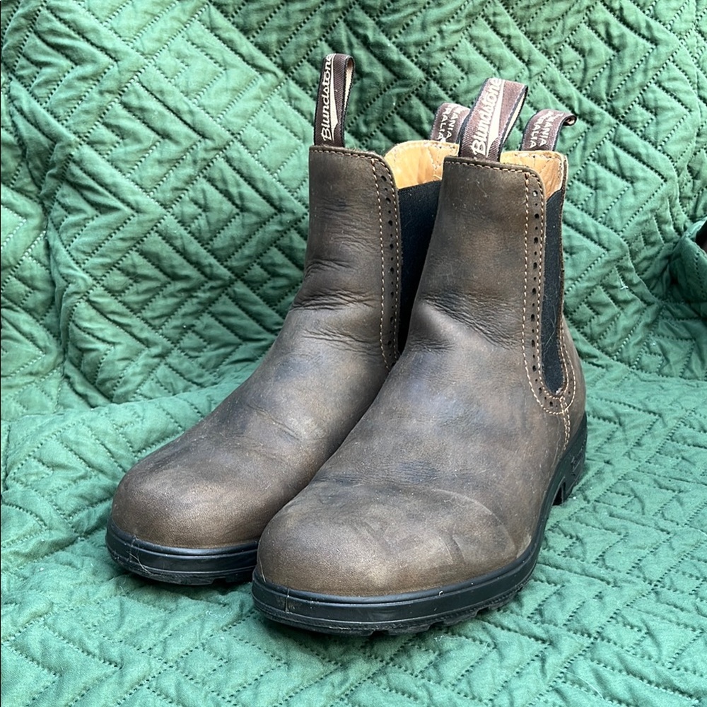 Blundstone Brown Chelsea Boots with Elastic Panels